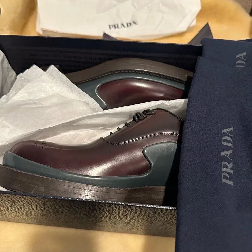 Prada round toe brushed leather oxfords size 6, EU 38,5-39